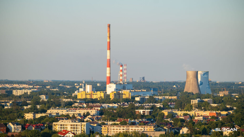 Elektrociepłownia PGE w Łęgu widoczna z Kopca Krakusa